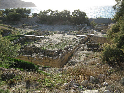 απεικονίζεται ο αρχαιολογικός χώρος του Κορμού