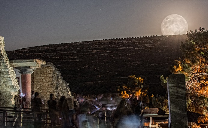 Η θέα της πανσέληνος από την Κνωσό (Ηράκλειο)